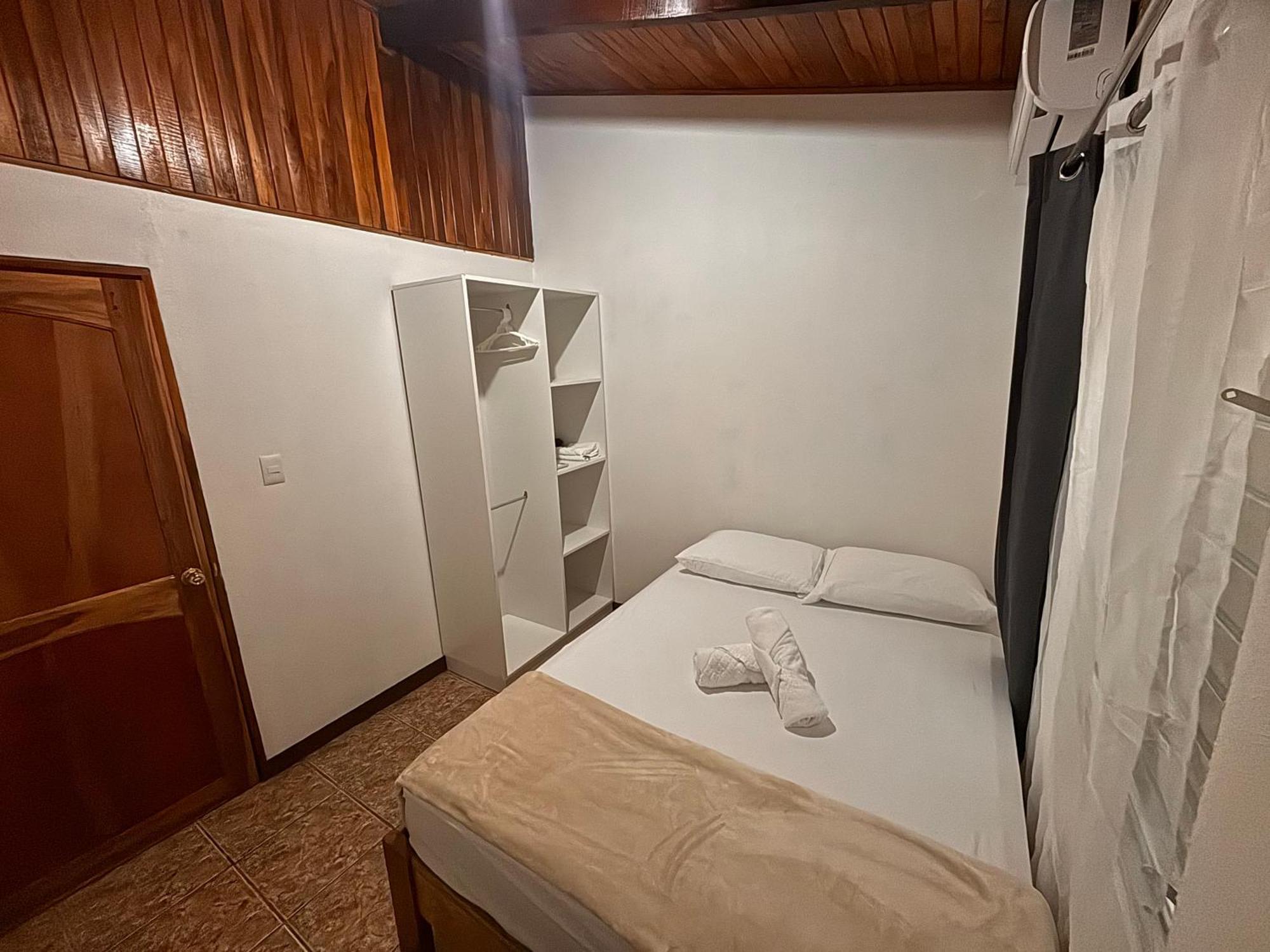 Apartamentos Maily La Fortuna Phòng bức ảnh